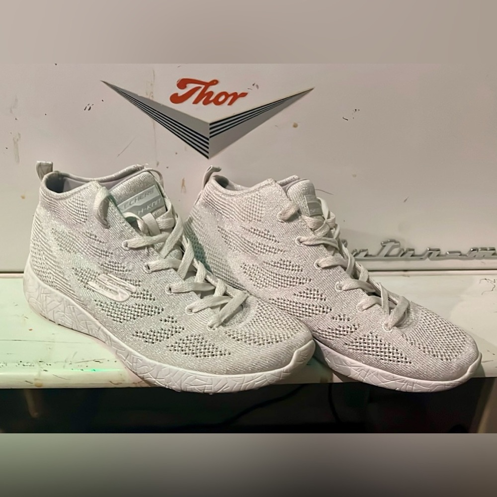Skechers Burst Moon Dust Hi-Tops!  Women’s 8.5 US Grey & White…